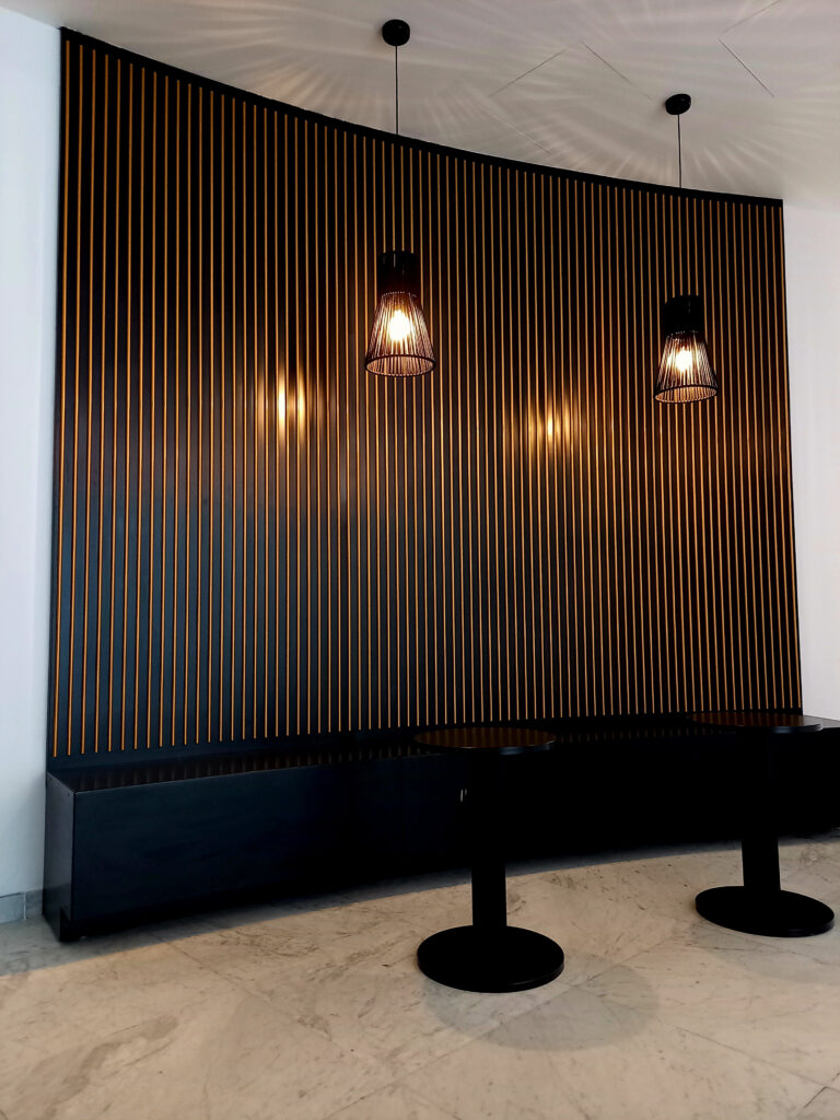 Průběh realizace „Designové lavice a recepce – Palác Karlín“ – detail 9