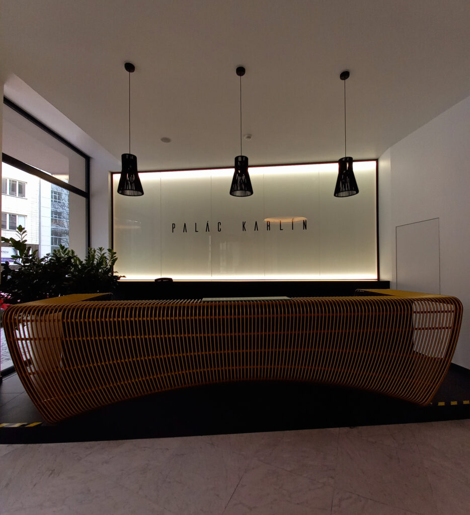 Průběh realizace „Designové lavice a recepce – Palác Karlín“ – detail 12