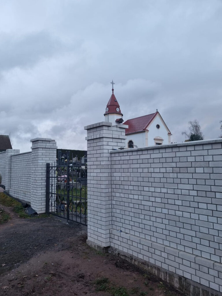 Hřbitovní zeď – Chuchelná