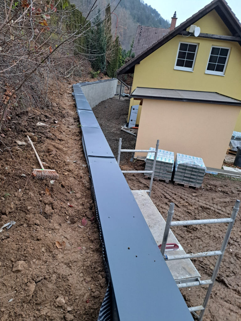 Průběh realizace „Opěrná zeď, dlažba a plot – Lažánky“ – detail 11