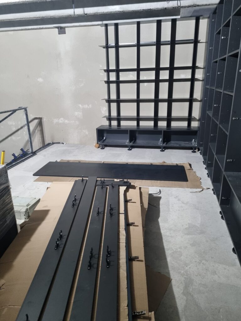 Průběh realizace „Zakázkové kovové konstrukce pro Loft Vanguard – Praha“ – detail 3