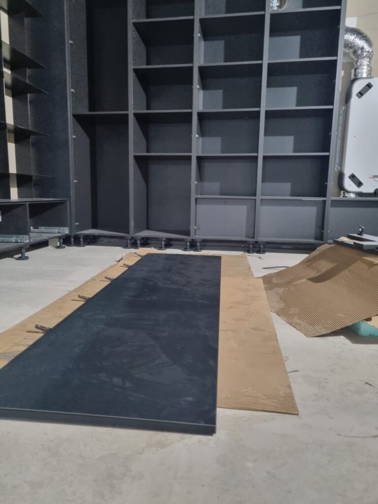 Průběh realizace „Zakázkové kovové konstrukce pro Loft Vanguard – Praha“ – detail 4