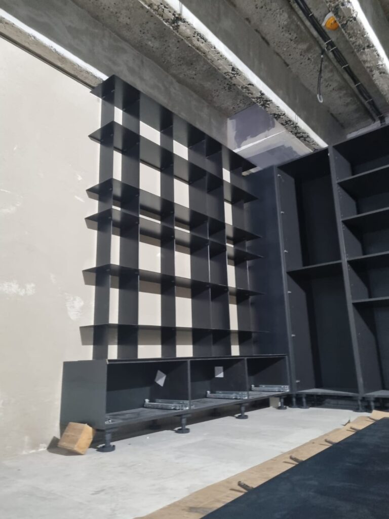 Průběh realizace „Zakázkové kovové konstrukce pro Loft Vanguard – Praha“ – detail 6