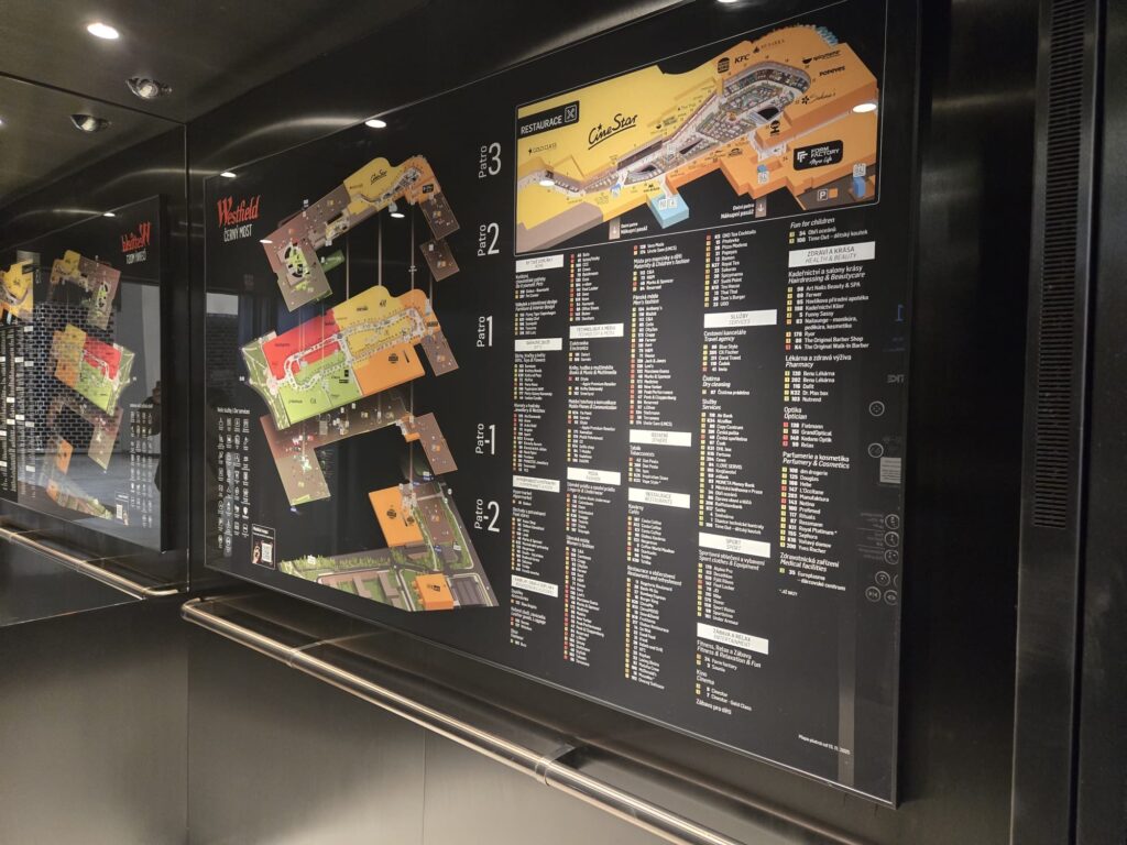 Průběh realizace „Orientační systém OC Černý Most (Westfield)“ – detail 9