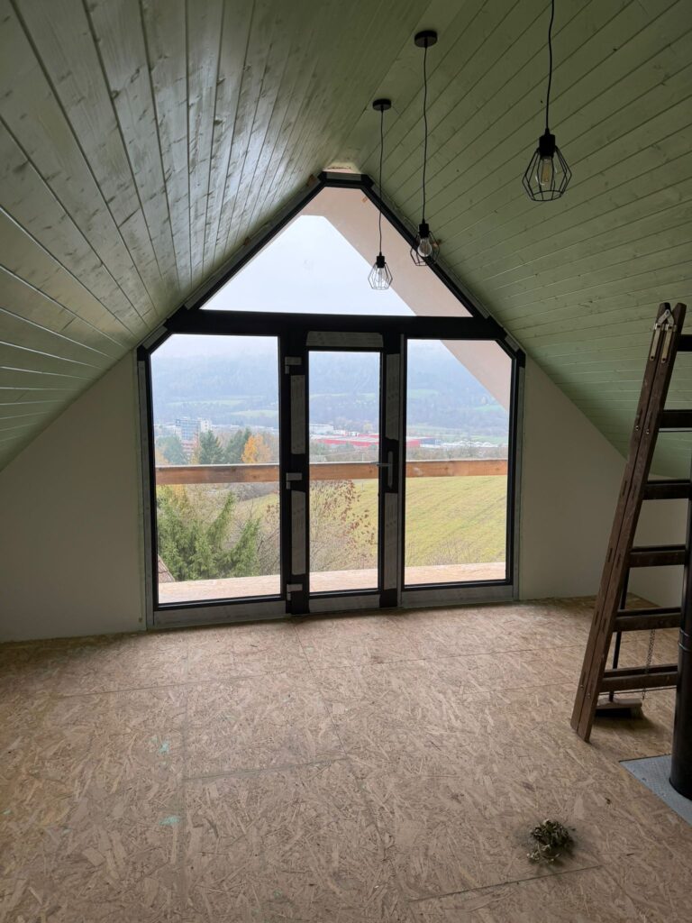 Průběh realizace „Rekonstrukce chaty – nové podkroví, střecha a terasa“ – detail 3