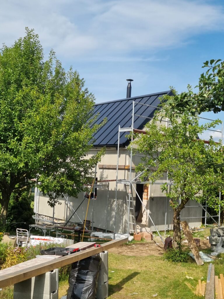 Průběh realizace „Rekonstrukce chaty – nové podkroví, střecha a terasa“ – detail 17