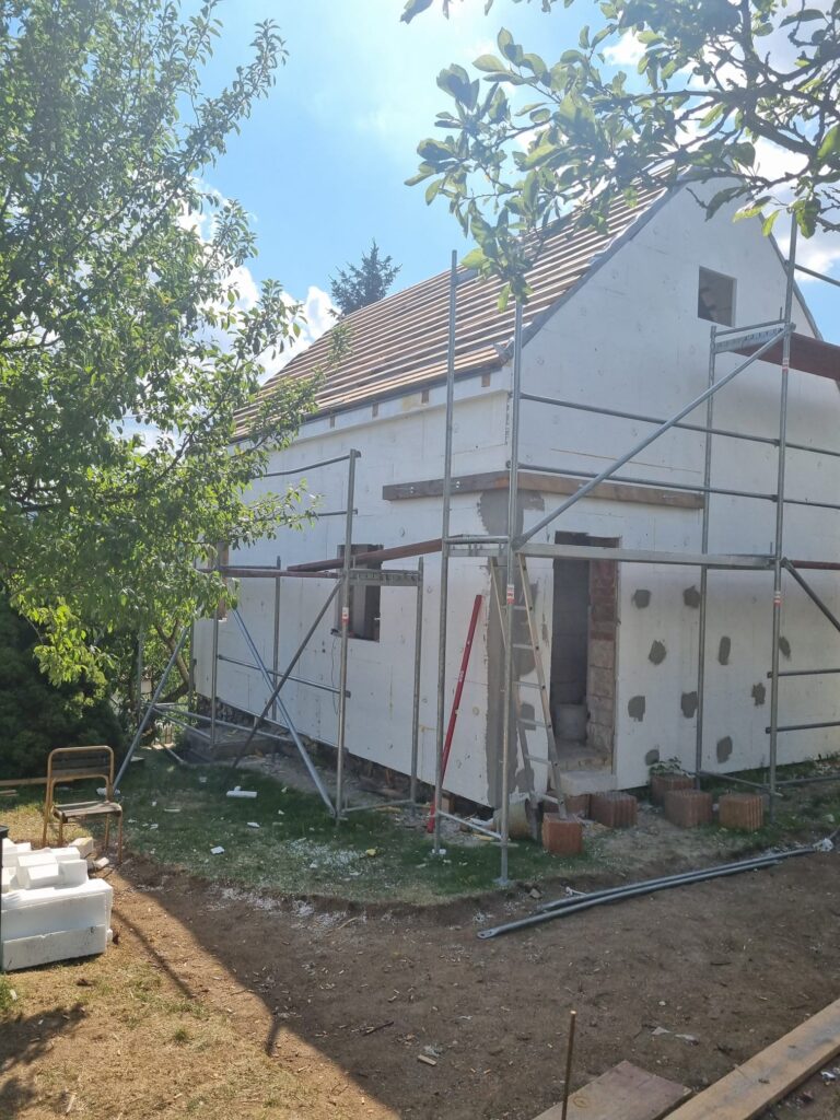 Průběh realizace „Rekonstrukce chaty – nové podkroví, střecha a terasa“ – detail 19
