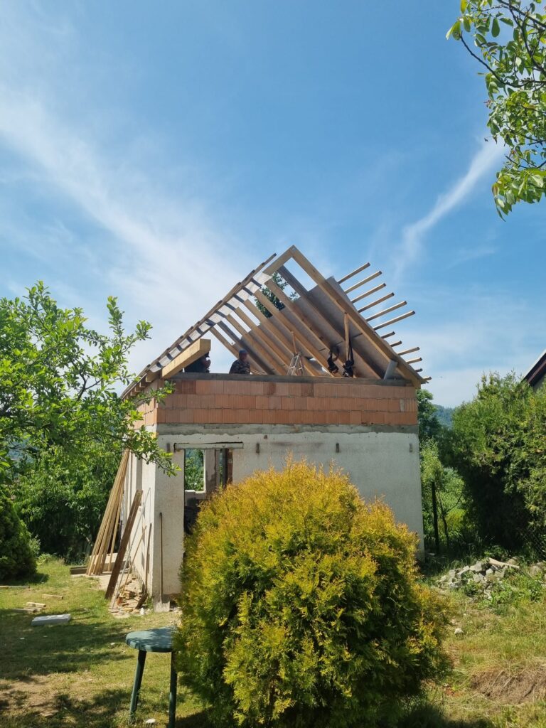 Průběh realizace „Rekonstrukce chaty – nové podkroví, střecha a terasa“ – detail 20
